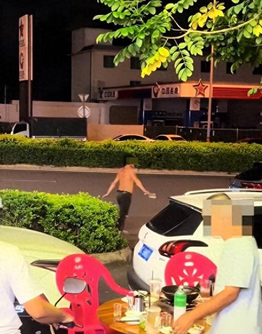 8·23海口男子持刀与民警对峙事件
