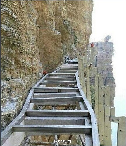 玻璃悬空栈道