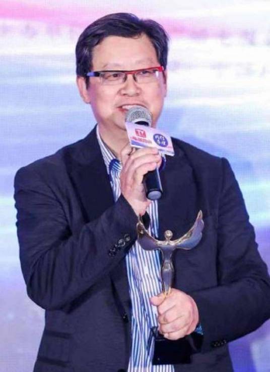 周伟成（喜临门董事）