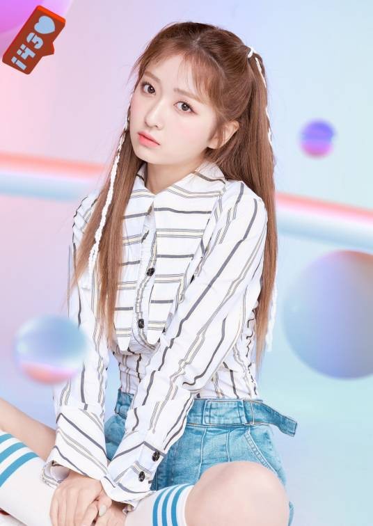 伊藤美优（日本女歌手、韩国女子唱跳组合LIMELIGHT成员）