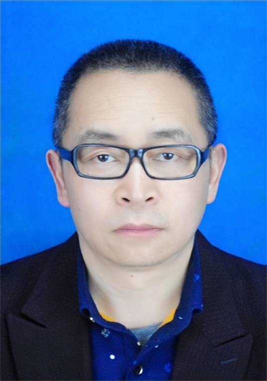 谢文（中国内地流行乐男歌手、作家、三星堆文化研究者）