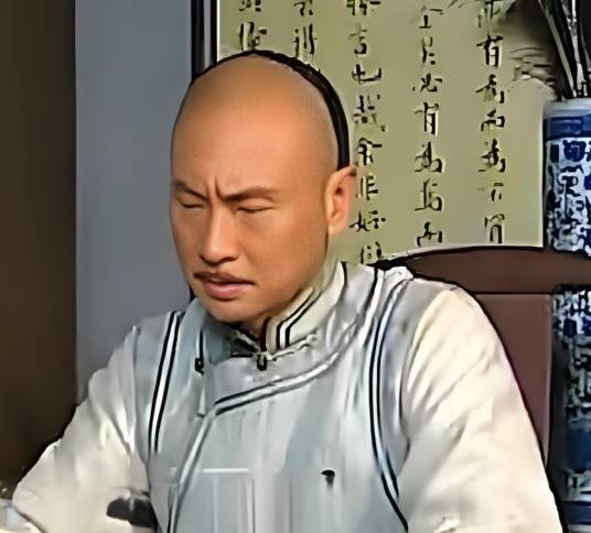 黄马褂（古装轻喜剧《县令黄马褂》中的角色）