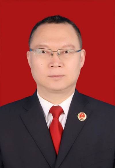 秦钢(江苏省盐城市大丰区人民检察院党组副书记、副检察长、四级高级检察官)