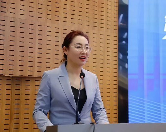 吕燕（浦发银行乌鲁木齐分行行长）