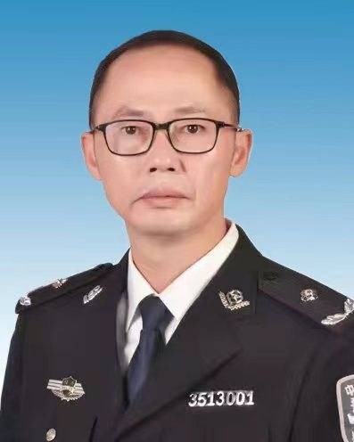 黄永华（福建省龙岩监狱党委书记、监狱长）