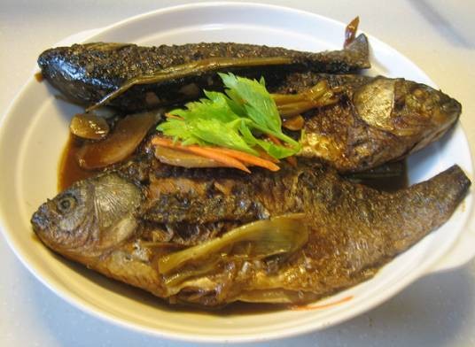 家常炖鲫鱼
