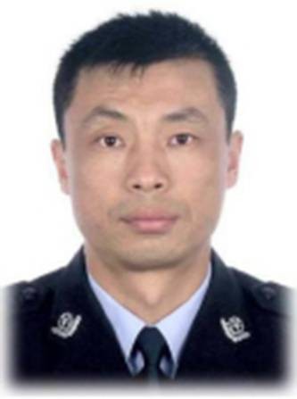 袁卫东（辽宁省营口市盖州市公安局党组成员）