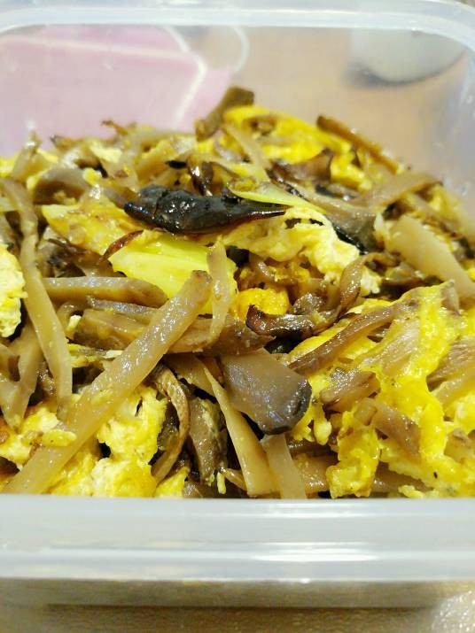 酸菜炒鸡蛋
