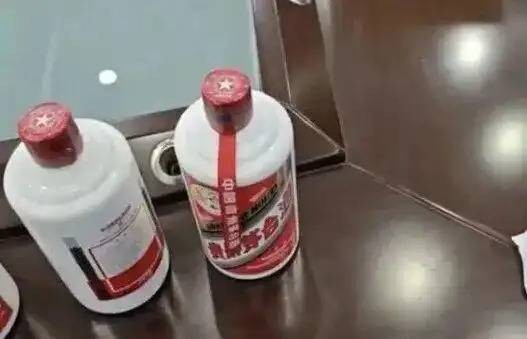 2026年上海男子自带茅台被调包事件