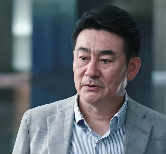 梁仲伟（电视剧《大河之水》中的男配角）