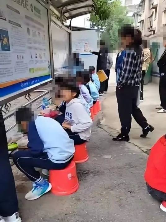 10·21株洲学生室外就餐事件