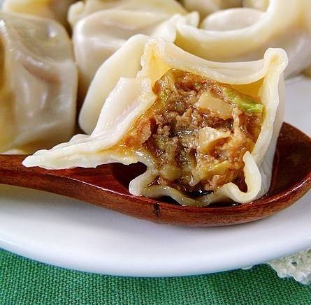 猪肉莲菜饺子