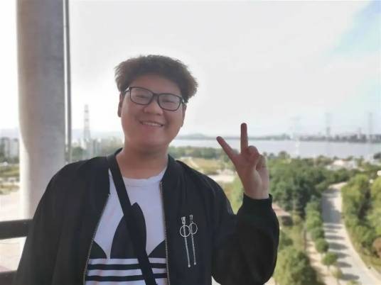 李根(湖北大学生)