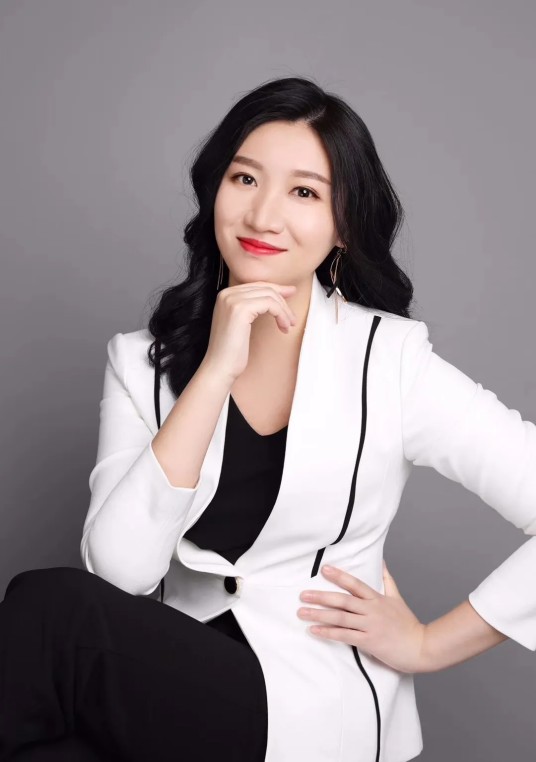 李蕴（上海爱己企业管理咨询有限公司创始人、董事会主席兼CEO）