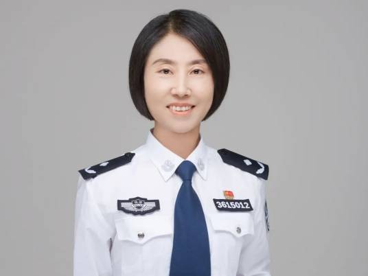 温向红（江西省温圳监狱党委副书记、政委）
