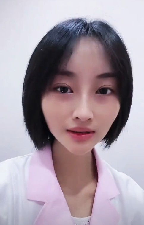 爱笑的小护士