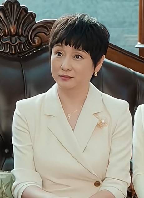 许母(电视剧《许我耀眼》中的角色)