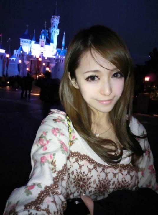 冯倩（北京首届人造美女大赛第一名）