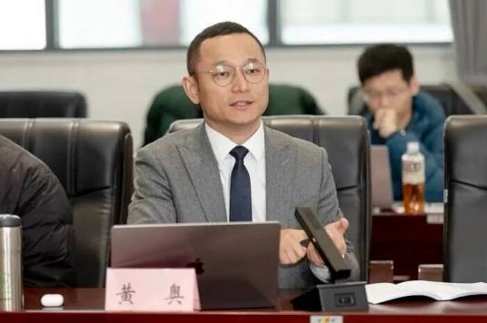 黄奥（安徽金亚太律师事务所党总支书记、主任、高级合伙人）