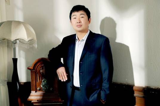 张晓亮（河南省政协委员、思想集团董事长）