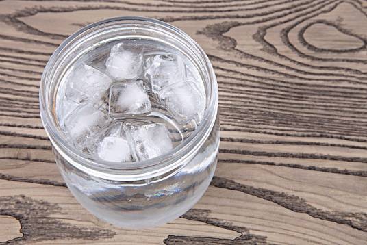 冰水(冰与水的混合物)