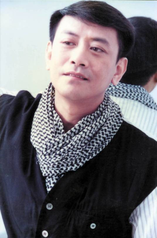 戏假情真（罗文演唱的粤语歌曲）