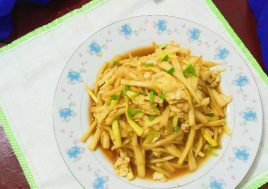茭白炒鸡蛋
