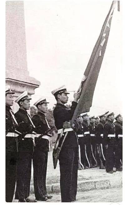 李冠英（开国大典军旗手）
