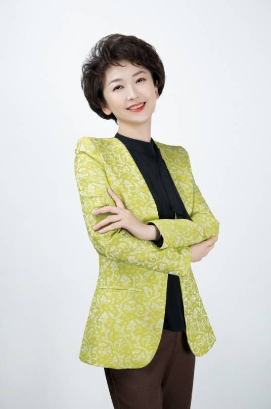 谢培君（中国女主持人）