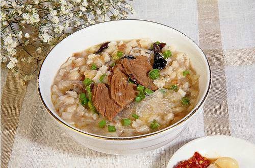 羊肉泡馍（西北著名的饭食）