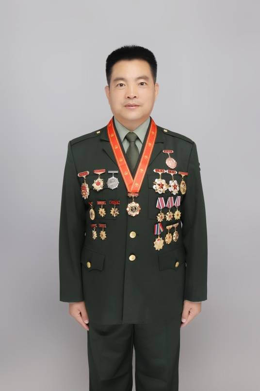 胡彦（河北新征程教育科技有限公司董事长（曾任济南军区某集团军班长））