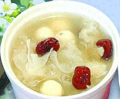 银耳莲子汤