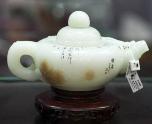 玉壶（玉制的容器）