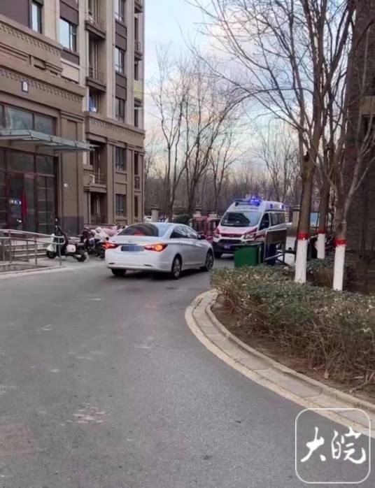 12·6廊坊私家车挡住救护车事件