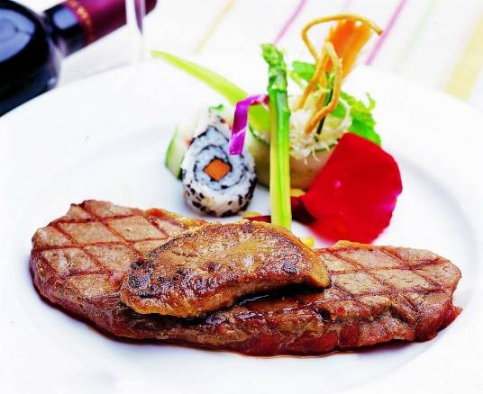 嫩煎牛排（西餐的一种牛排菜品）