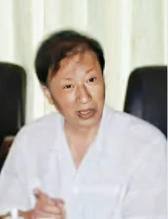 张秋红（中国资深翻译家，上海市作家协会会员，上海译文出版社副编审）