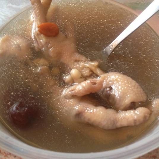 花生眉豆煲鸡脚