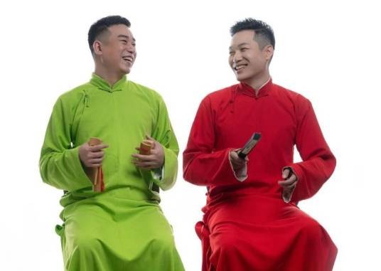红鲤鱼与绿鲤鱼（刘纪铭和万毅夫的短视频账号）