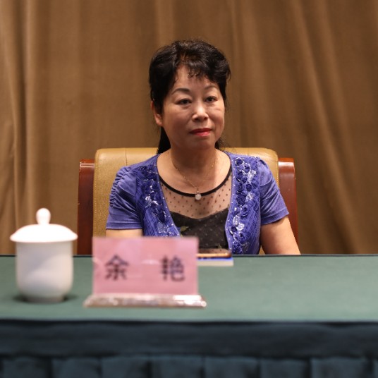 余艳（湖南省作家协会副主席）