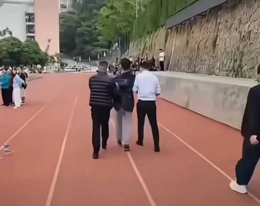 11·12富宁学生吐槽学校事件
