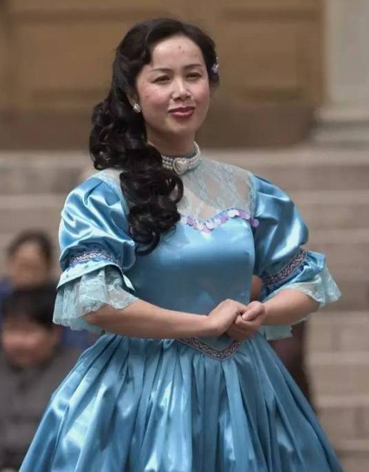 王彩玲（电影《立春》中怀才不遇的音乐教师角色）
