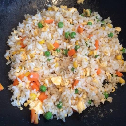 胡萝卜炒饭