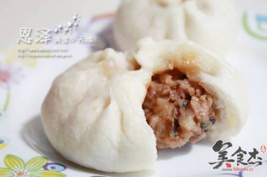 肉包子（以面粉和肉为主料的包点）