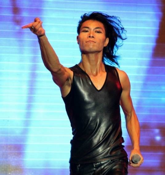 黄腾（华语影视男演员、流行歌手、舞蹈家、音乐制作人）