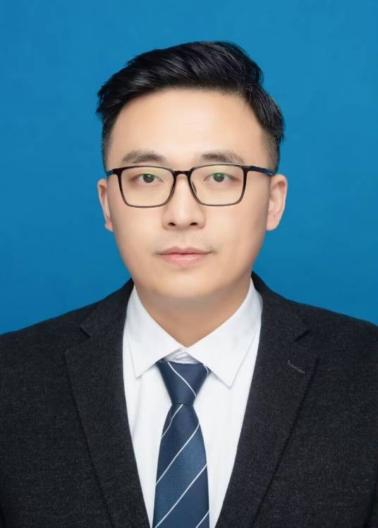 戴建国(淮安经济技术开发区党工委委员、管委会副主任(挂职)、科技镇长团团长,淮阴工学院团委书记)