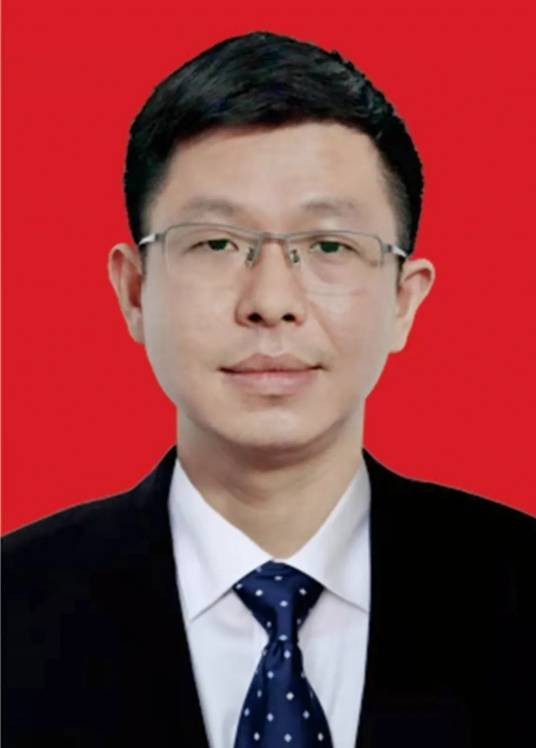 何朝辉（湖南省常德市鼎城区委副书记、区人民政府区长、常德高新区党工委书记）