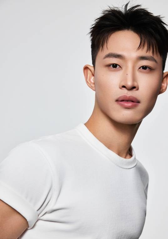 谢明皓（中国内地男歌手、演员）