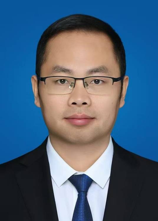 雷海军（新疆维吾尔自治区统计局党组副书记、局长）