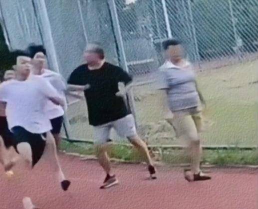 8·19湛江老人肘击跑步学生事件