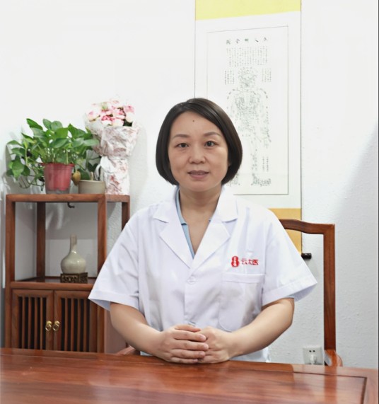 尚洁（北京中医药大学东直门医院洛阳医院眼科副主任医师。）